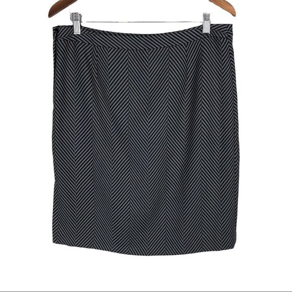 4/$45 H&M | Grey Black Herringbone Skirt | 10 - Picture 4 of 8